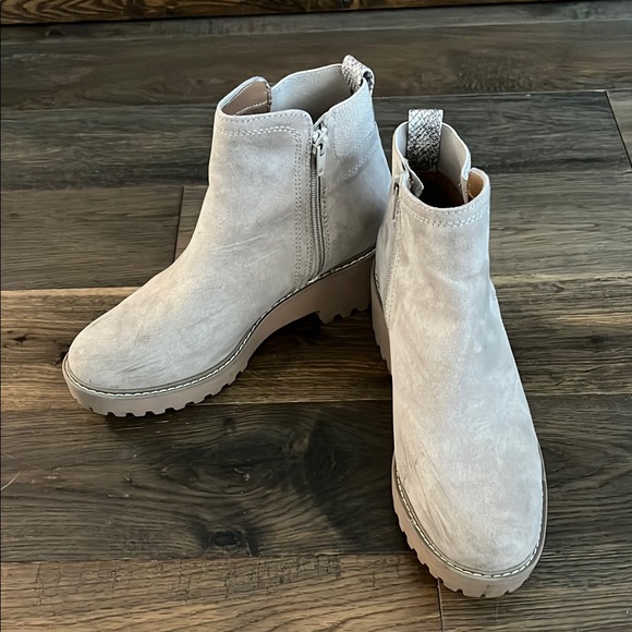 Universal Thread Shoes - Universal Thread Taupe Ankle Boots